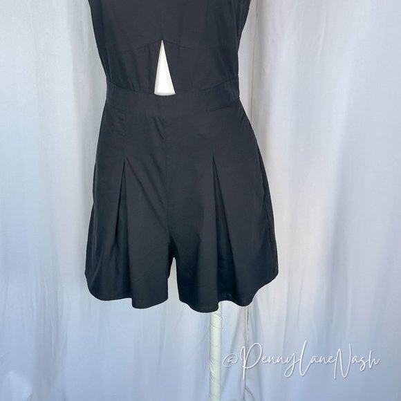 Express Sleeveless Cutout Romper Black - Picture 3 of 10